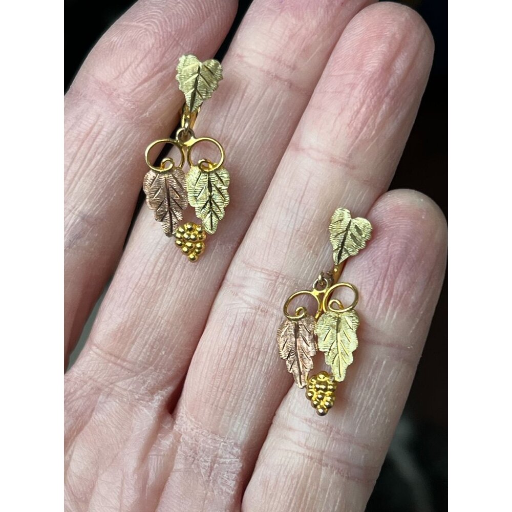 Vintage 10K gold grapes and leaves tri color clip on earrings: Black Hills; each - Picture 9 of 9